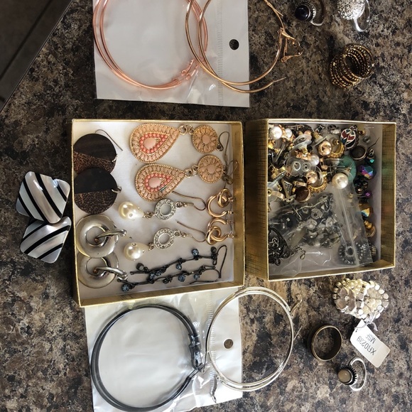 Jewelry - Picture 13 of 14